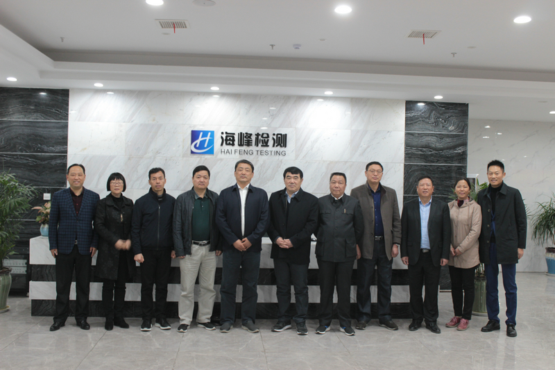 市人大副主任張懷科，市政協(xié)副主席張小樵，市政協(xié)經(jīng)濟(jì)委主任謝自信一行來我司參觀考研