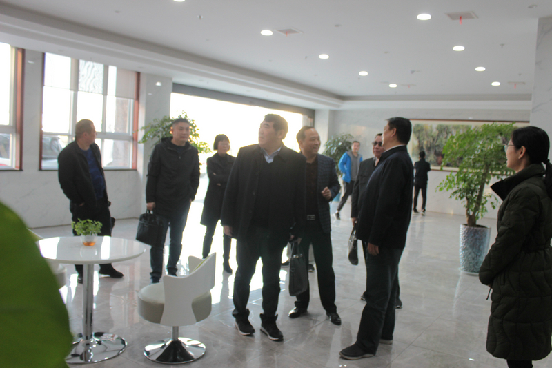 市人大副主任張懷科，市政協(xié)副主席張小樵，市政協(xié)經(jīng)濟(jì)委主任謝自信一行來我司參觀考研